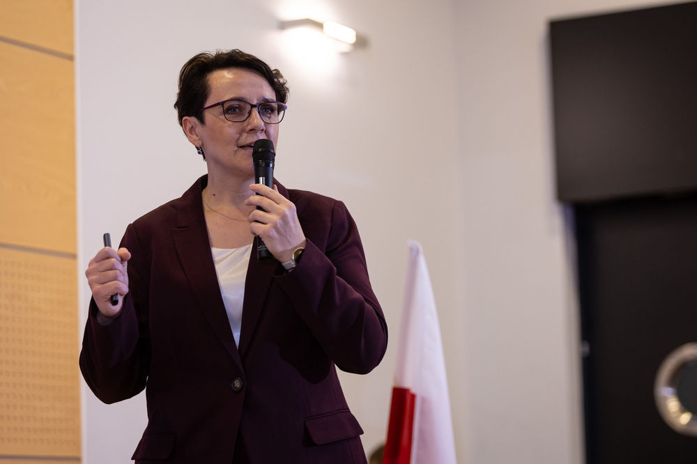 Pomorski Kongres Pamięci Narodowej. Na zdj. dyrektor Muzeum Żołnierzy Wyklętych i Więźniów Politycznych PRL Adrianna Garnik – Gdańsk, 21 listopada 2024. Fot. Roman Jocher