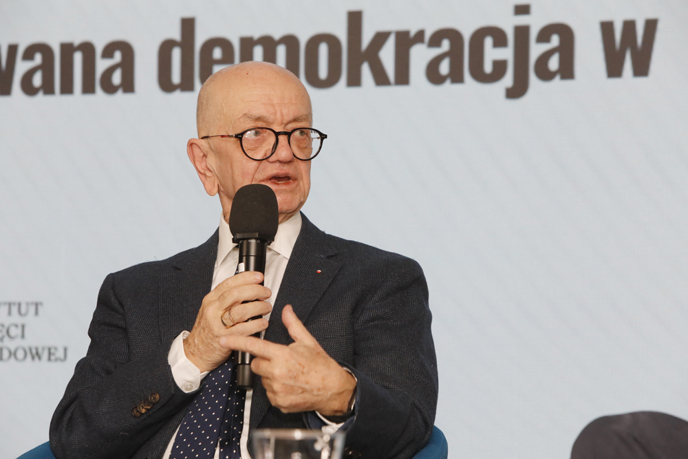 „Teatr cieni, czyli udawana demokracja w PRL” spotkanie otwarte z cyklu „Filary systemu” – Warszawa, 26 listopada 2024. Na zdj. prof. Włodzimierz Suleja. Fot. Piotr Życieński (IPN)