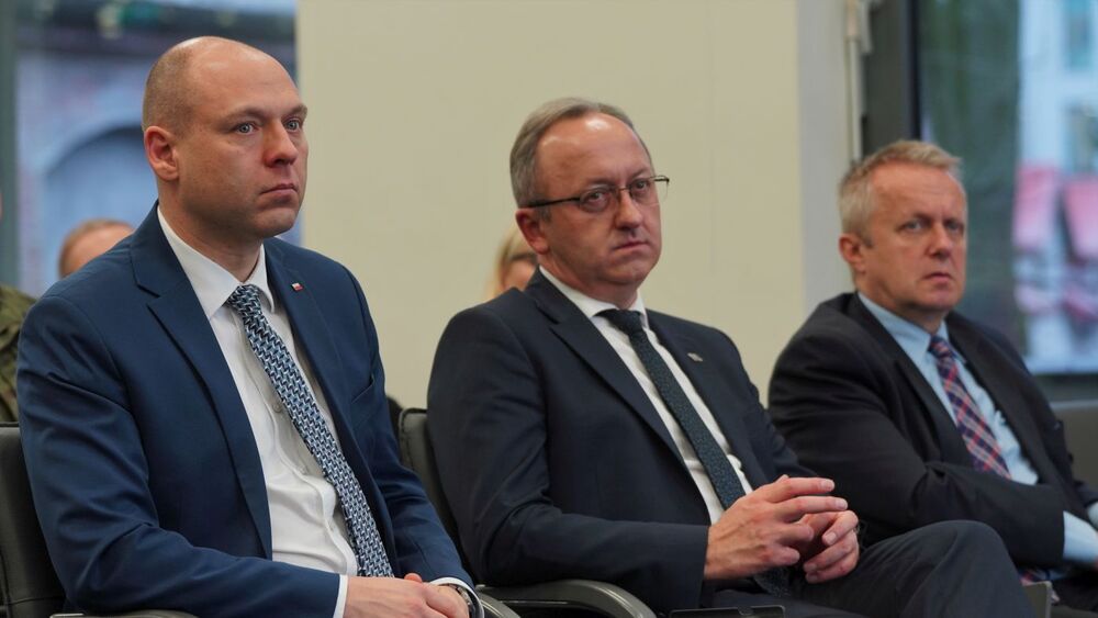 Dyskusja o „Dokumentach zbrodni wołyńskiej”. Na zdj. (od lewej) dr Robert Derewenda, dr hab. Karol Polejowski i prof. dr hab. Mieczysław Ryba – 29 listopada 2024. Fot. Dominik Borek (IPN)