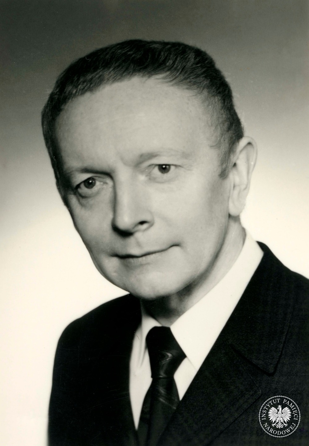 Adam Słodowy – zdjęcie z paszportu służbowego (fot. z zasobu IPN)