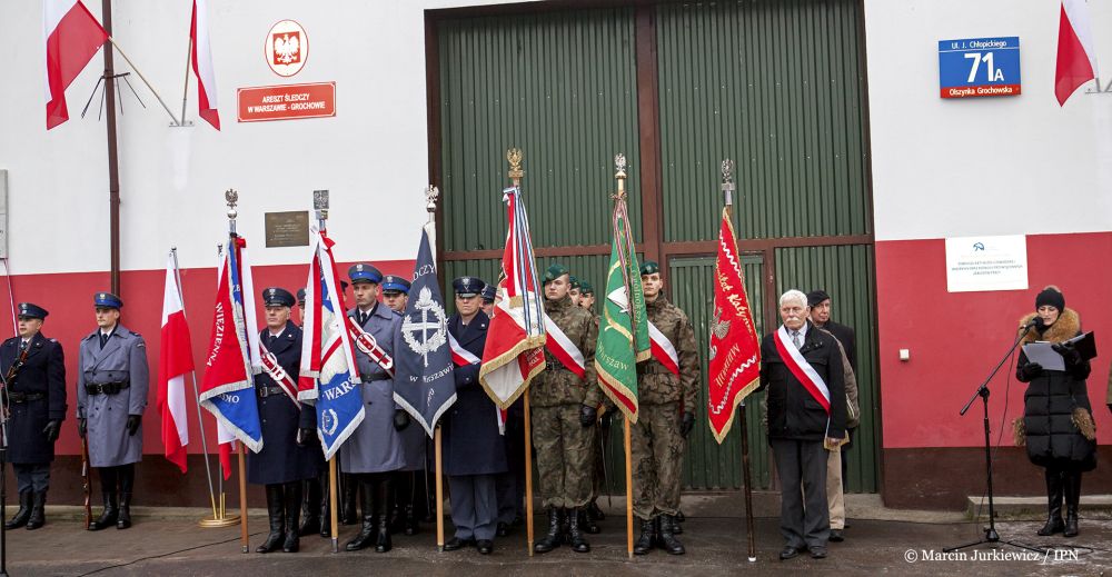 Odsłonięcie tablicy poświęconej kobietom internowanym i osadzonym w Areszcie Olszynka Grochowska – Warszawa, 20 grudnia 2017. Fot. Marcin Jurkiewicz