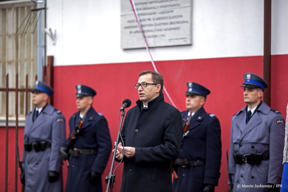 Odsłonięcie tablicy poświęconej kobietom internowanym i osadzonym w Areszcie Olszynka Grochowska – Warszawa, 20 grudnia 2017. Fot. Marcin Jurkiewicz