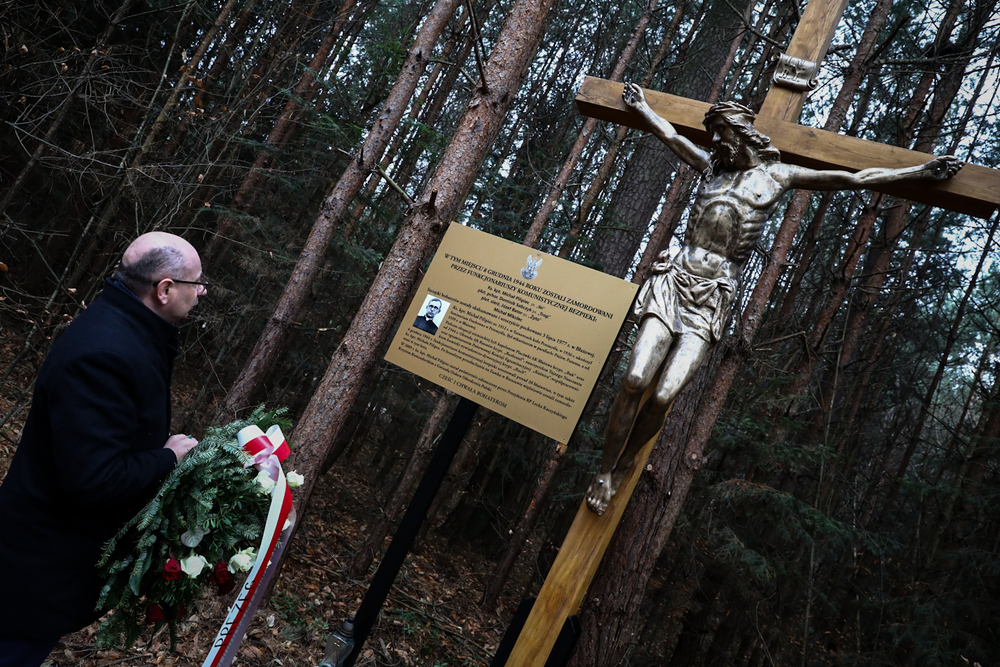 Uroczystości upamiętniające ks. Michała Pilipca. Miejsce egzekucji w Lasach Głogowskich. Fot. Sławek Kasper (IPN)