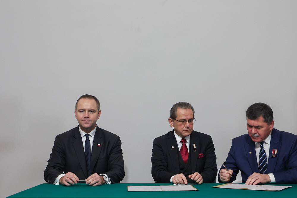 Podpisanie „Porozumienia o współpracy w zakresie upowszechniania wiedzy historycznej” pomiędzy Instytutem Pamięci Narodowej – Komisją Ścigania Zbrodni przeciwko Narodowi Polskiemu a Stowarzyszeniem Klub Dam i Kawalerów Krzyża Wolności i Solidarności – Warszawa, 13 grudnia 2024. Fot. Mikołaj Bujak (IPN)