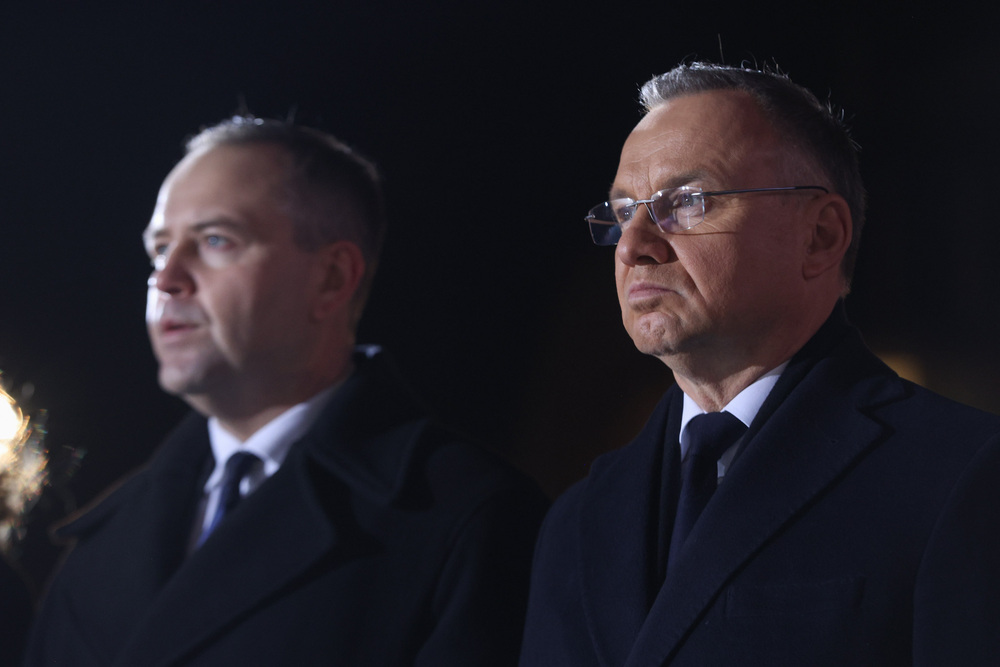 Ofiarom stanu wojennego. Zapal Światło Wolności. Na zdj. Prezydent RP Andrzej Duda (P) i prezes IPN dr Karol Nawrocki (L) – Warszawa, 13 grudnia 2024. Fot. Mikołaj Bujak (IPN)