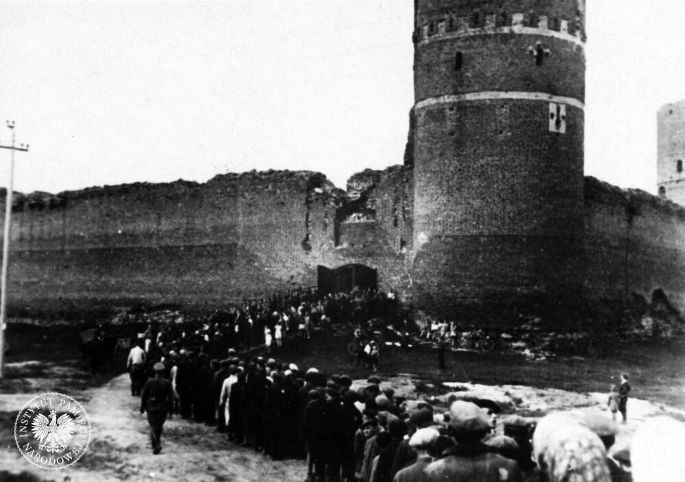 Zamek Książąt Mazowieckich w Ciechanowie w okresie II wojny światowej. Zdjęcie pochodzi z listopada 1942 r. (fot. z zasobu IPN)