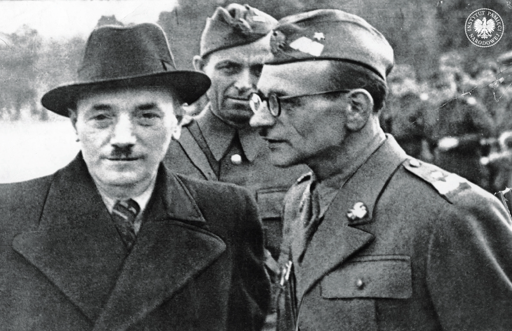 Spotkanie prezydenta Bolesława Bieruta (z lewej) z gen. bryg. Franciszkiem Jóźwiakiem, komendantem głównym MO. Fot. z zasobu AIPN