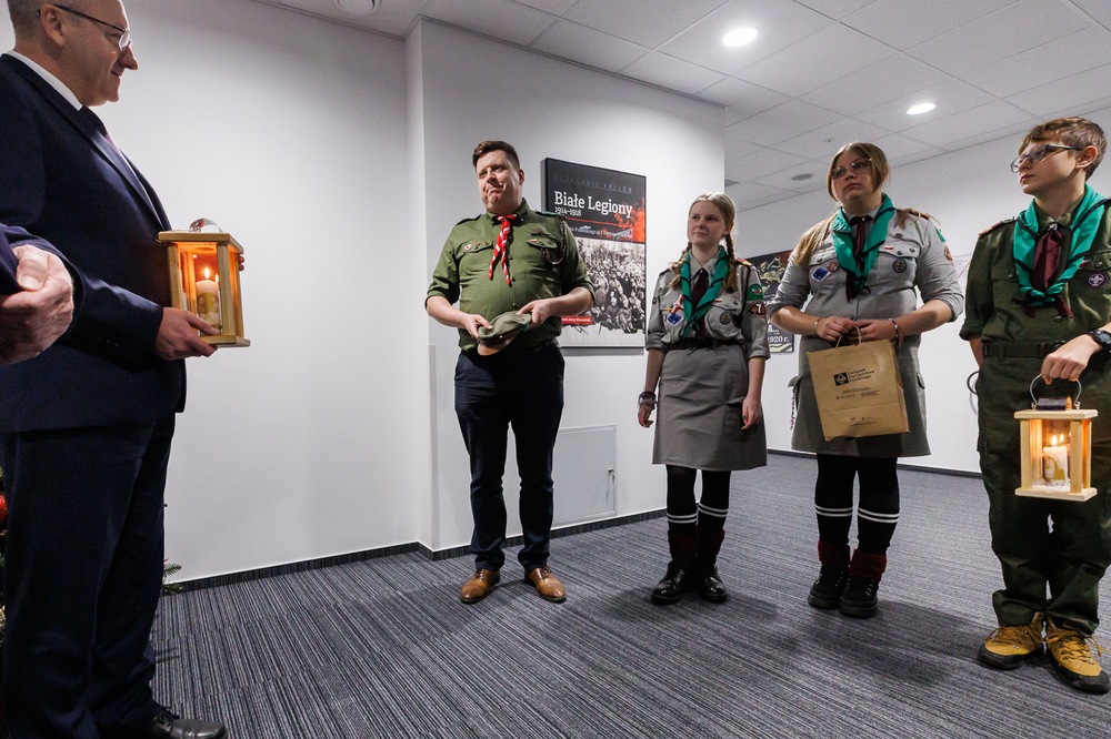 Betlejemskie Światło Pokoju w Instytucie Pamięci Narodowej – 20 grudnia 2024. Fot. Sławek Kasper (IPN)