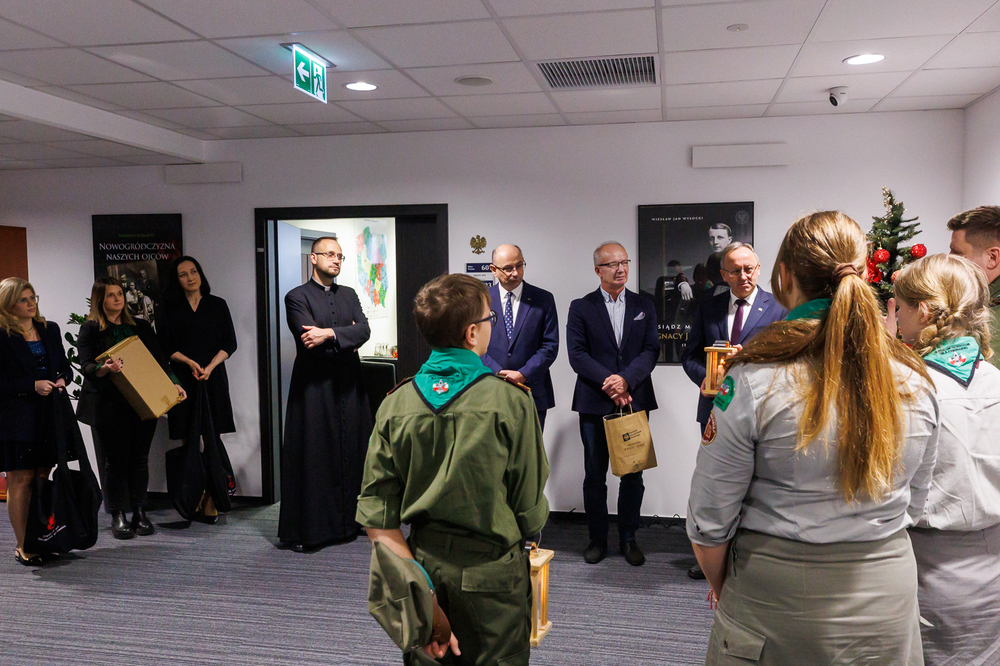 Betlejemskie Światło Pokoju w Instytucie Pamięci Narodowej – 20 grudnia 2024. Fot. Sławek Kasper (IPN)