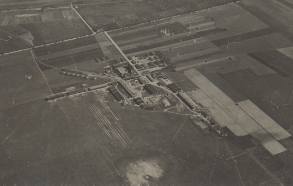 Lotnisko Ławica, widok z lotu ptaka (fot. ze zbiorów Biblioteki Narodowej)