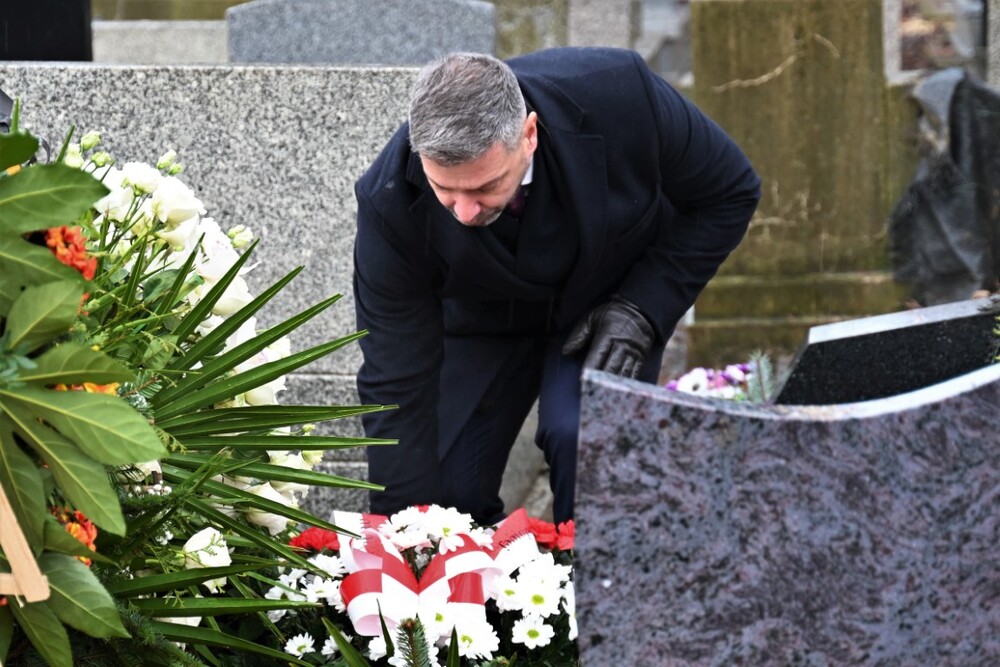 W Krakowie pochowano Zbigniewa Siekańskiego, byłego prezes Stowarzyszenia Rodzin Ofiar Katynia Polski Południowej. Na zdj. dyrektor krakowskiego oddziału IPN dr hab. Filip Musiał – Kraków, 9 stycznia 2025. Fot. Żaneta Wierzgacz (IPN)