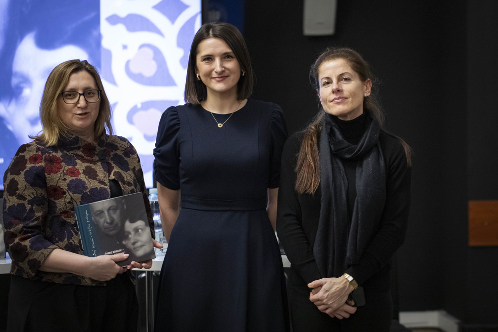 Dyskusja o książce „Cudnej mimozie – wstrętna pokrzywa”. Listy Kornela Makuszyńskiego do żony Janiny i teściów. Na zdj. od lewej: dyrektor AIPN Marzena Kruk, dr Justyna Staroń i dyrektor Wydawnictwa IPN dr Natalia Cichocka – Warszawa, 16 stycznia 2025. Fot. Angelika Kobylarz-Rycak (AIPN)