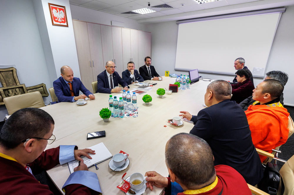 Wizyta najwyższego duchownego buddyzmu tybetańskiego w Mongolii w Instytucie Pamięci Narodowej – Warszawa, 21 stycznia 2025. Fot. Sławek Kasper (IPN)