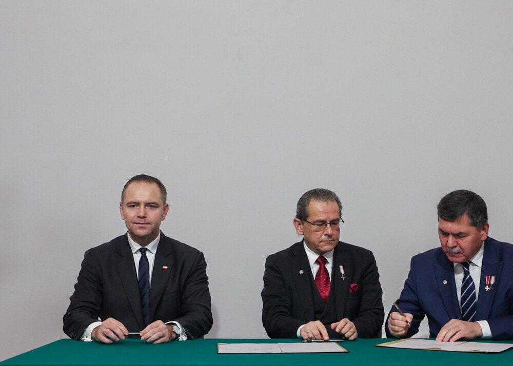 Podpisanie „Porozumienia o współpracy w zakresie upowszechniania wiedzy historycznej” pomiędzy Instytutem Pamięci Narodowej – Komisją Ścigania Zbrodni przeciwko Narodowi Polskiemu a Stowarzyszeniem Klub Dam i Kawalerów Krzyża Wolności i Solidarności – Warszawa, 13 grudnia 2024. Fot. Mikołaj Bujak (IPN)