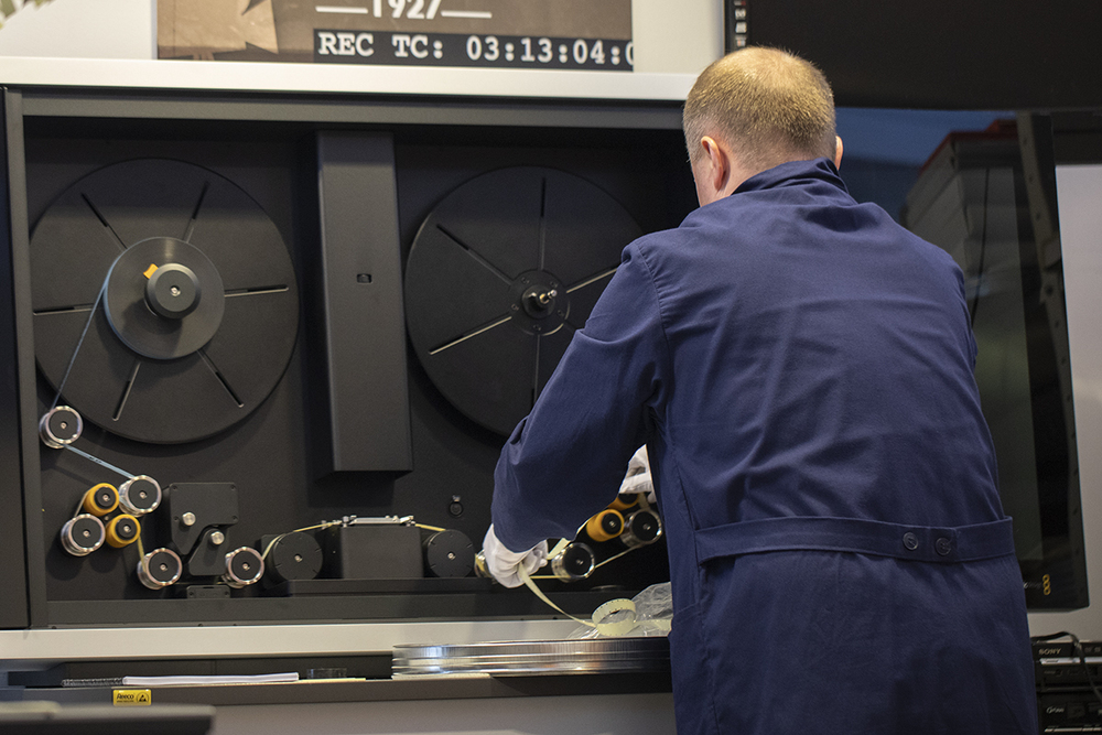 Digitalizacja materiałów archiwalnych _ nagrania audio, foto AIPN