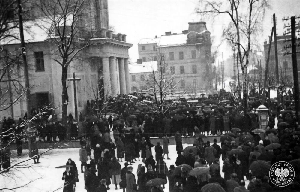 Pogrzeb dzieci Zamojszczyzny – Siedlce, 3 lutego 1943. Fot. z zasobów AIPN