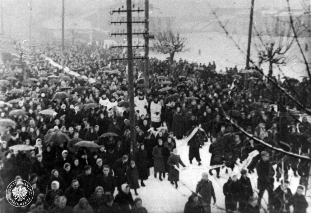 Pogrzeb dzieci Zamojszczyzny – Siedlce, 3 lutego 1943. Fot. z zasobów AIPN