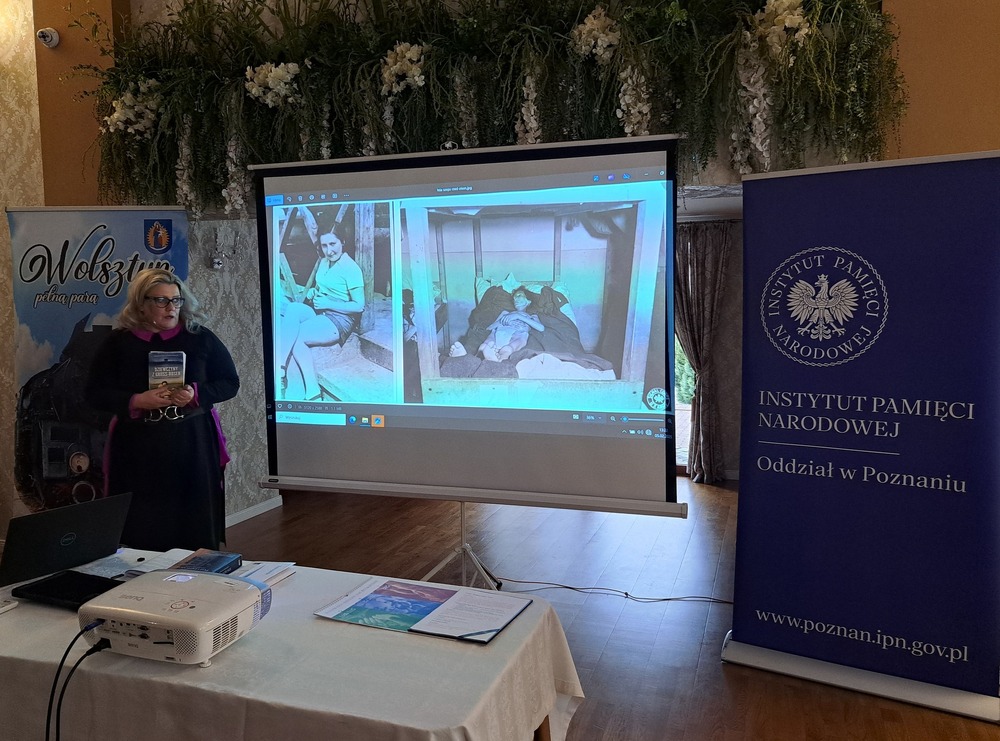 Upamiętniliśmy ofiary Marszu Śmierci z niemieckiego obozu pracy przymusowej dla Żydów. Na zdj. Agnieszka Dobkiewicz – Wolsztyn, 5 lutego 2025. Fot. Marta Sankiewicz (IPN)