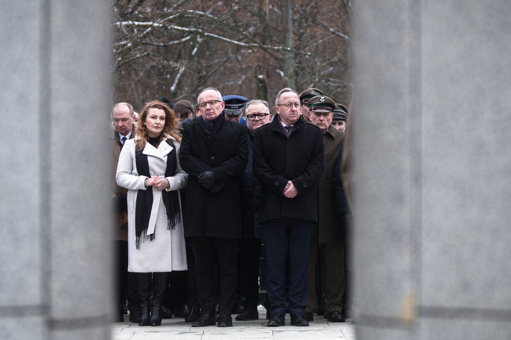 Narodowy Dzień Pamięci Żołnierzy Armii Krajowej. Na zdj. zastępcy prezesa IPN dr hab. Karol Polejowski (P) i dr hab. Krzysztof Szwagrzyk (L) – Warszawa, 14 lutego 2025. Fot. Sławek Kasper (IPN)