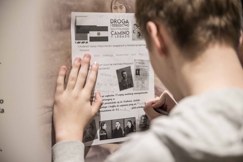 Lekcje archiwalne towarzyszące wystawie „Droga i dziedzictwo. Dzieje rodziny Moszoro” – Warszawa, 17–18 lutego 2025. Fot. Katarzyna Adamów (IPN)