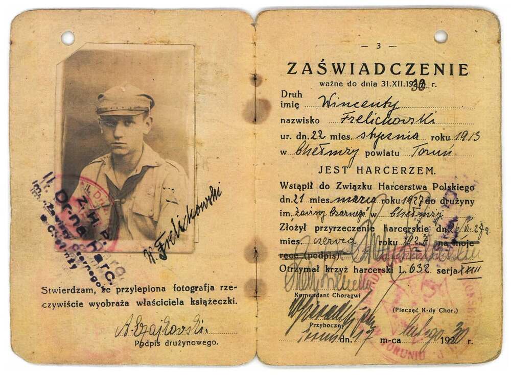 Książeczka harcerska [Stefana] Wincentego Frelichowskiego, który wstąpił do ZHP, do drużyny im. Zawiszy Czarnego w Chełmży, 21 III 1927 r. Dokument pochodzi z archiwum osobistego ks. Stefana Wincentego Frelichowskiego, przekazanego do zasobu IPN przez p. Krzysztofa Jaczkowskiego w ramach projektu Archiwum Pełne Pamięci