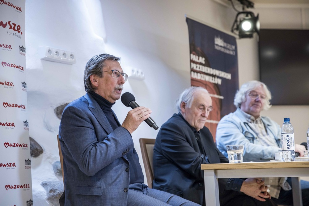 O Wolną i Niepodległą! – druga część debaty historycznej. Na zdj. od lewej: prof. dr hab. Jan Żaryn, prof. dr hab. Janusz Odziemkowski i Jan Ruman, redaktor naczelny Biuletynu IPN – Warszawa, 25 lutego 2025. Fot. Katarzyna Adamów (AIPN)