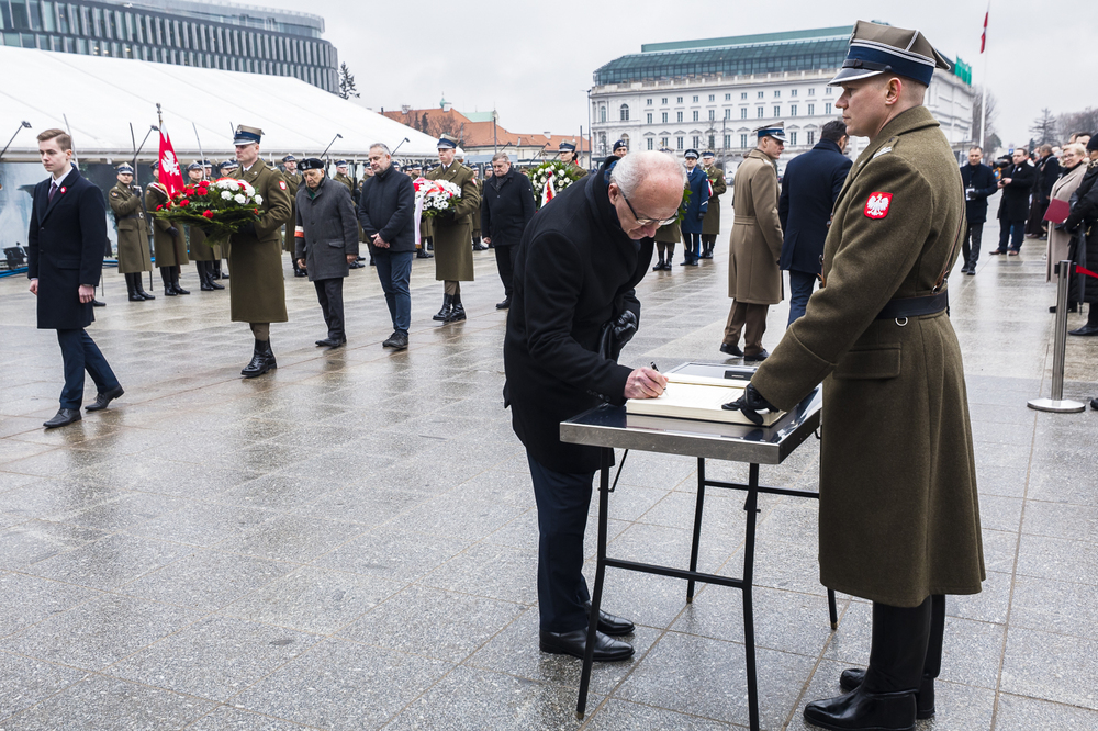 Oddaliśmy hołd ofiarom zbrodni w Hucie Pieniackiej. Na zdj. zastępca prezesa IPN dr hab. Krzysztof Szwagrzyk – Warszawa, 28 lutego 2025. Fot. Sławek Kasper (IPN)