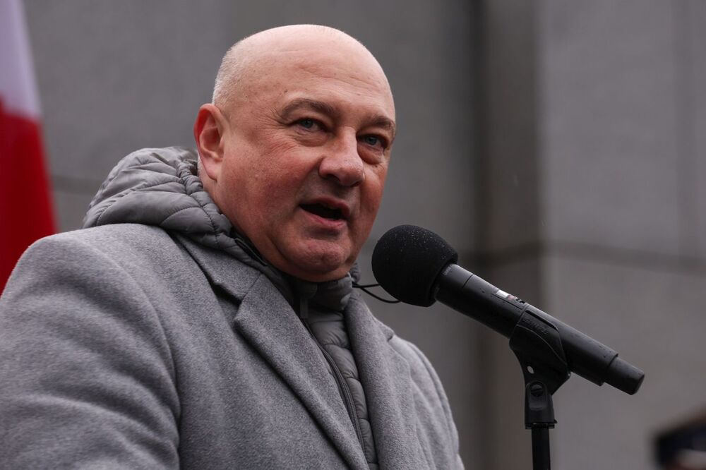 Obchody Narodowego Dnia Pamięci Żołnierzy Wyklętych na powązkowskiej „Łączce”. Na zdj. Tadeusz Płużański, prezes Fundacji „Łączka”  – Warszawa, 1 marca 2025. Fot. Mikołaj Bujak (IPN)