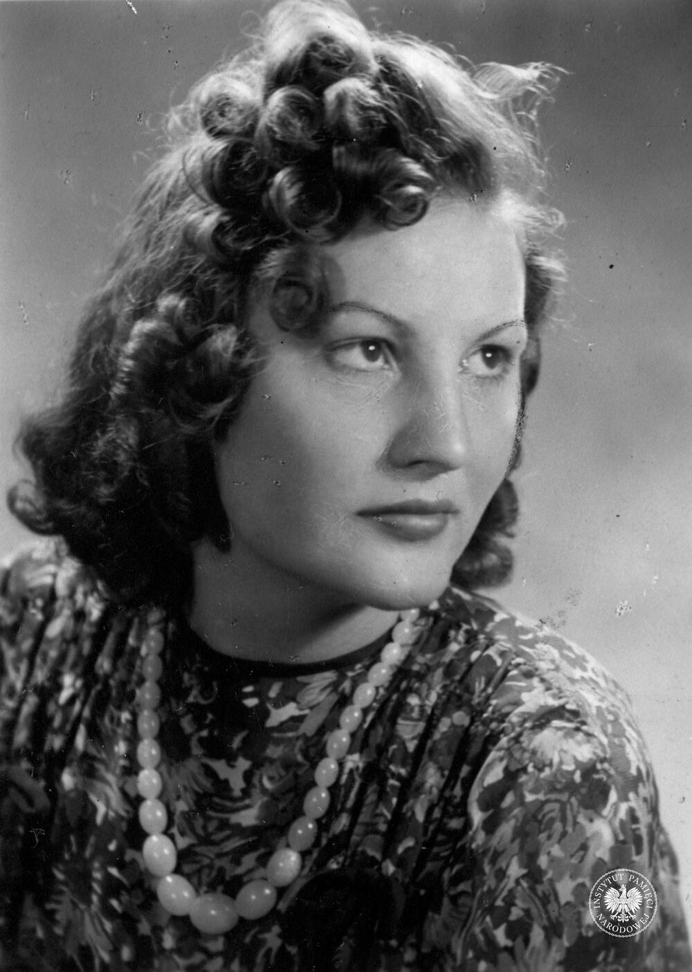 NN kobieta, fotografia portretowa, fot. AIPN, sygn. IPNBy-14-2-912-1-1