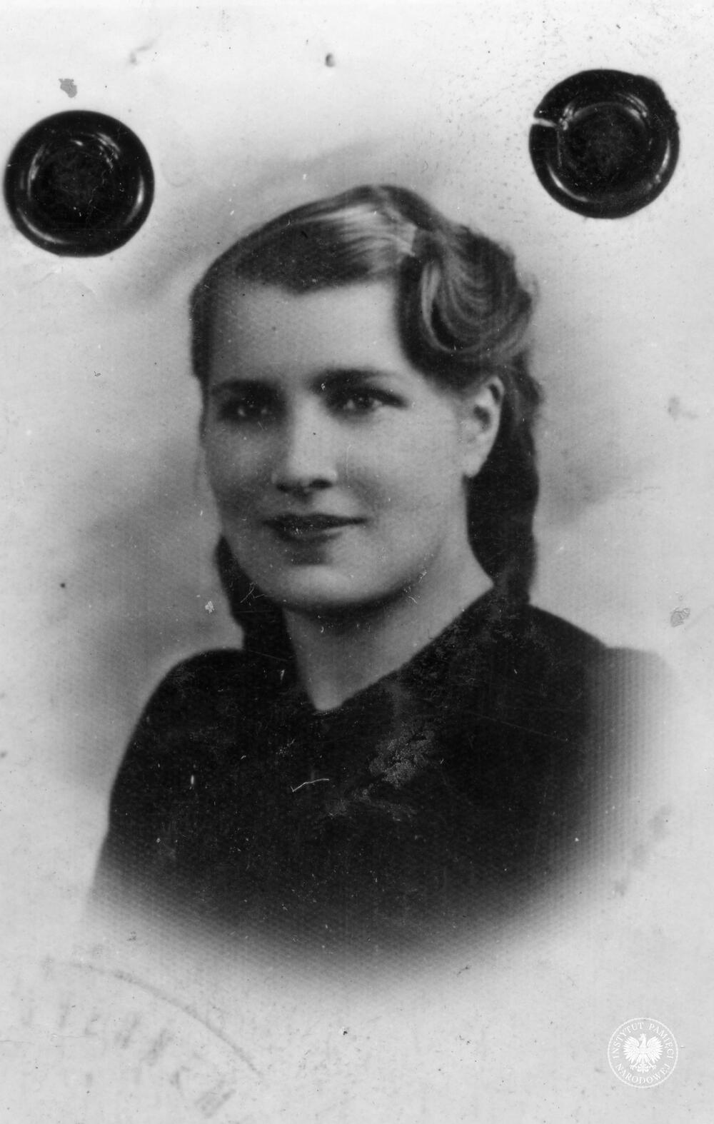 Michalska z d. Zdanowska Krystyna, ur. 11.11.1915 r. w Kowalu (pow. Włocławek), podejrzana o przynależność do AK i powojennych organizacji niepodległościowych, fot. AIPN, sygn. IPNLd-5-2-4-21-1