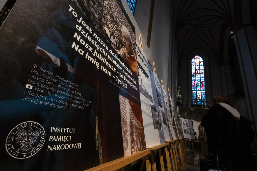 Wystawa IPN poświęcona Prymasowi Tysiąclecia w Archikatedrze Warszawskiej – 9 marca 2025. Fot. Sławek Kasper (IPN)