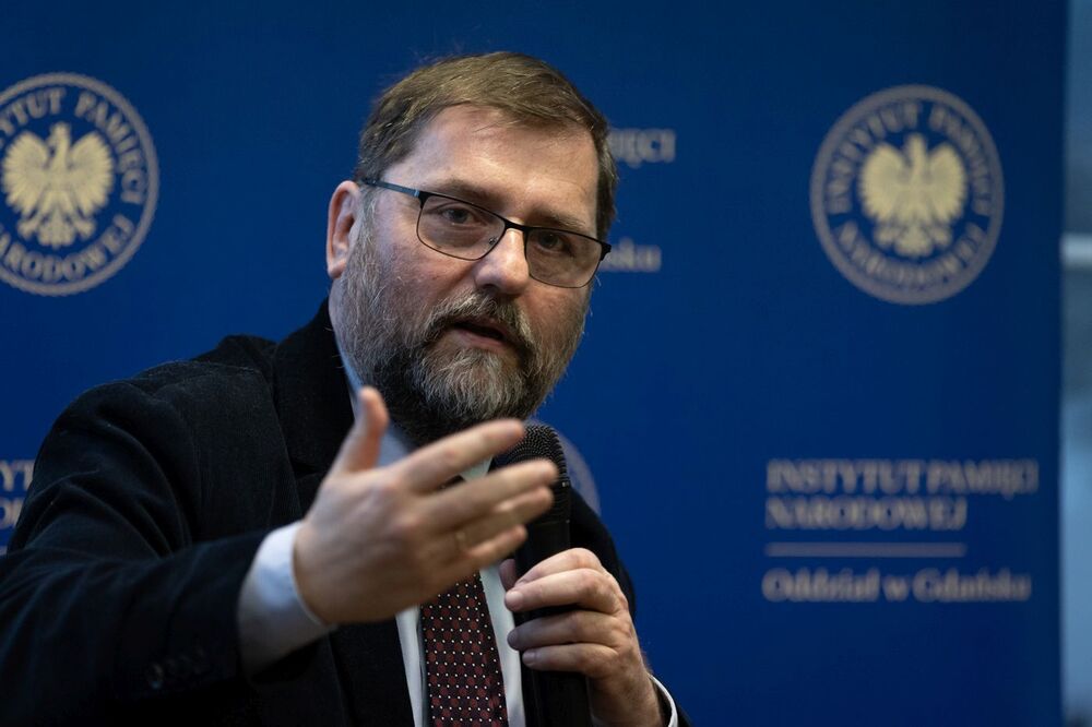 Dyskusja o Zdzisławie Badosze „Żelaznym” w Kartuzach. Na zdj. dr hab. Piotr Niwiński – 17 marca 2025. Fot. Roman Jocher