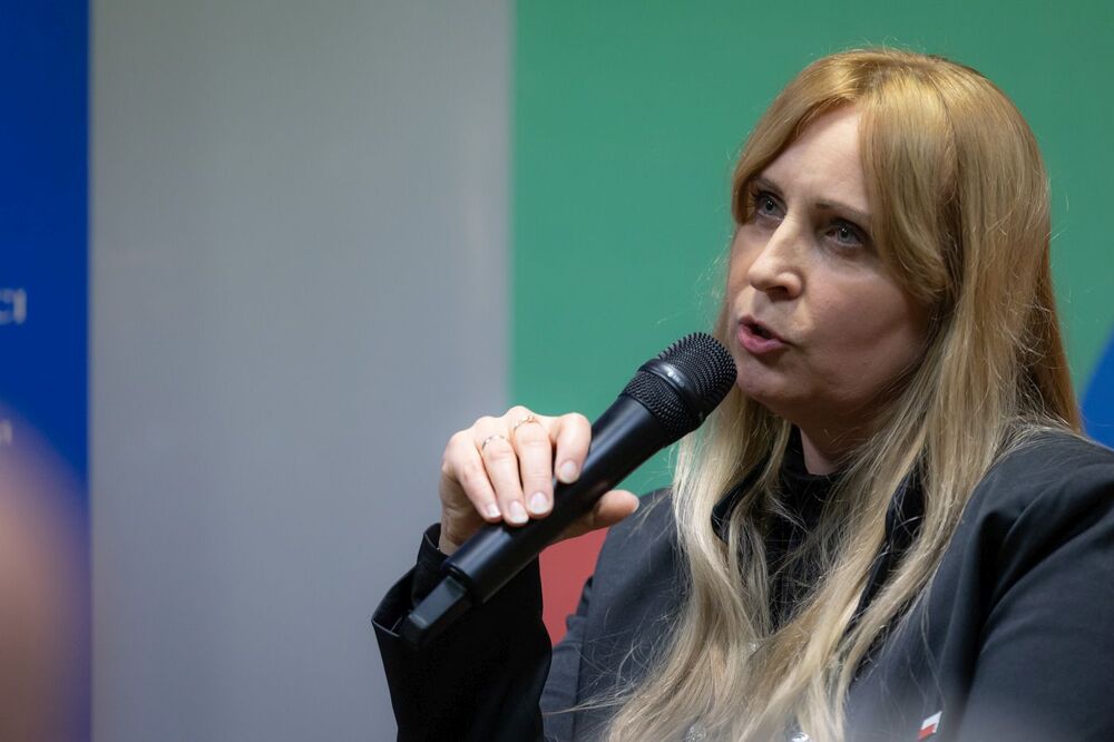 Dyskusja o Zdzisławie Badosze „Żelaznym” w Kartuzach. Na zdj. Anna Dymek z oddziału IPN w Gdańsku – 17 marca 2025. Fot. Roman Jocher