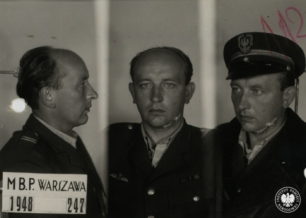 Zdjęcie sygnalityczne Stanisława Skalskiego wykonane tuż po jego zatrzymaniu przez UB. Fot. z zasobu IPN