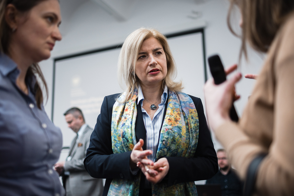 Ukraińscy dziennikarze z wizytą w Instytucie Pamięci Narodowej. Na zdj. dyrektor Biura Współpracy Międzynarodowej IPN Agnieszka Jędrzak – Warszawa, 19 marca 2025. Fot. Sławek Kasper (IPN)