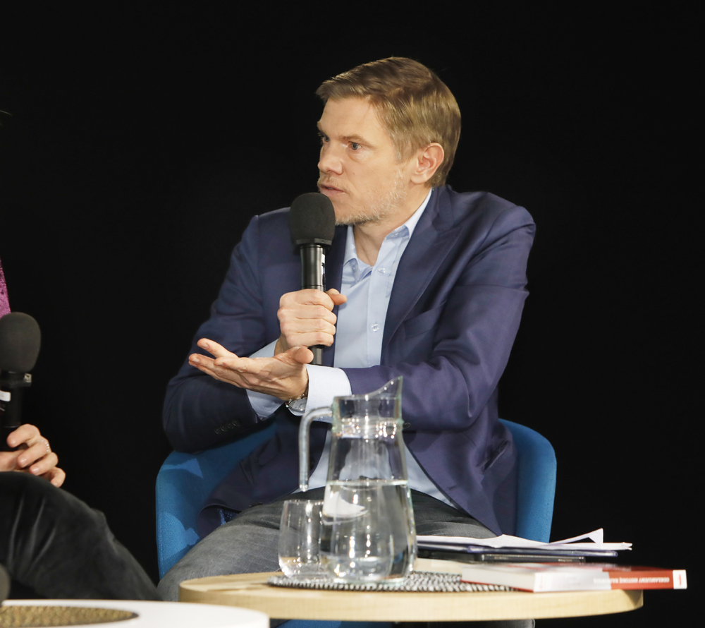 „Czwarta władza. Kształtowanie się rynku medialnego po 1989 roku”. Dyskusja z ekspertami o mediach. Na zdj. red. Krzysztof Świątek – 18 marca 2025. Fot. Piotr Życieński (IPN)