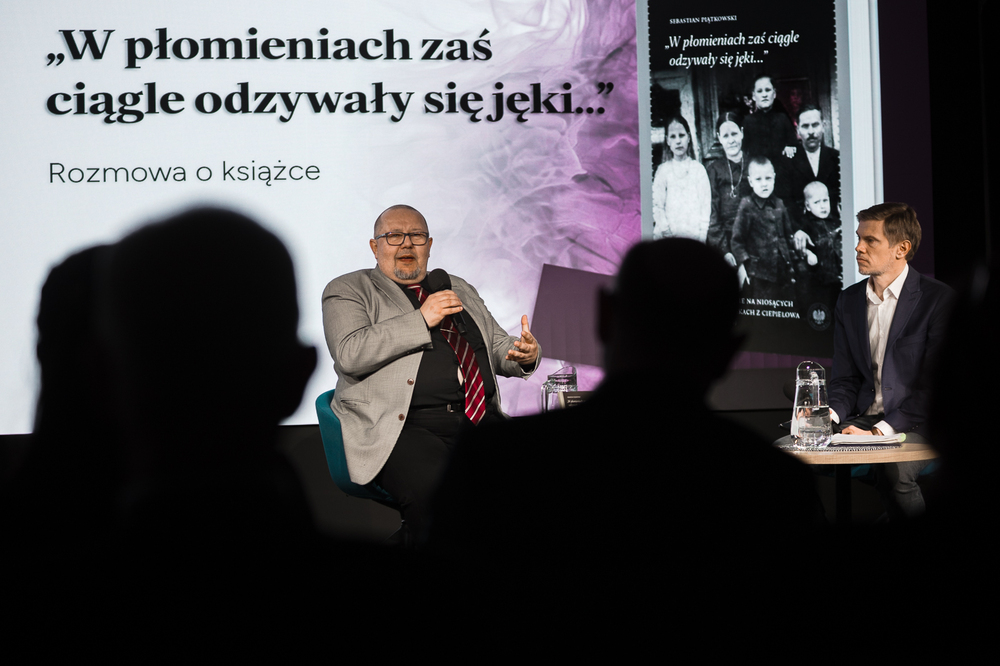 Spotkanie z dr. hab. Sebastianem Piątkowskim, autorem książki „W płomieniach zaś ciągle odzywały się jęki...” – Warszawa, 21 marca 2025. Fot. Sławek Kasper (IPN)