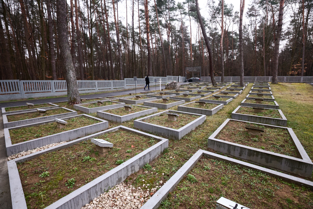 Pomnik w Jagielle-Niechciałkach upamiętniający Żydów zamordowanych przez Niemców w Markowej – 23 marca 2025. Fot. Sławek Kasper (IPN)