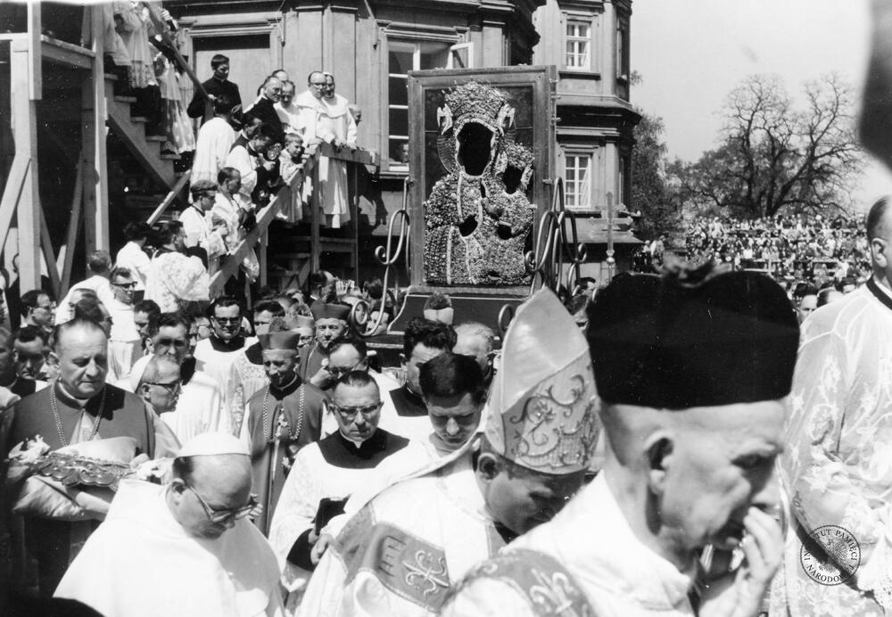 Centralne uroczystości milenijne na Jasnej Górze, 3 maja 1966 r., z zasobu AIPN, sygn. IPNKa-7-10-1-126-1