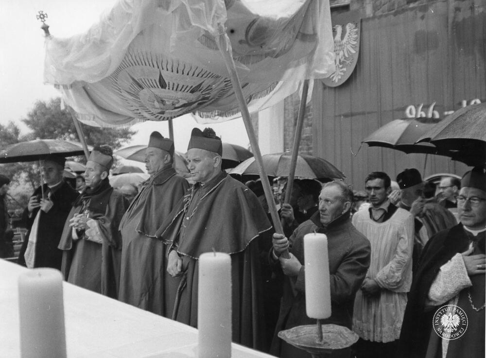 Uroczystości milenijne, które odbyły się w parafii Tum 11 czerwca 1967 r., z zasobu AIPN, sygn. IPNLd-16-2-2-11-1