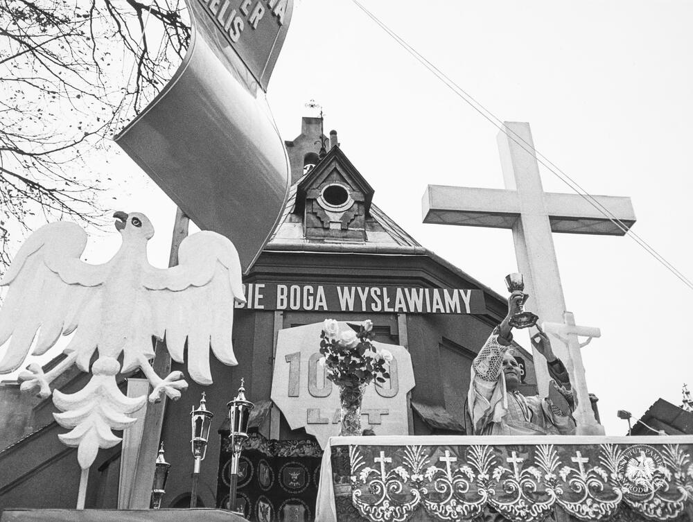 Uroczystości milenijne w Lubaczowie, abp Karol Wojtyła, 23 października 1966 r., z zasobu AIPN, IPNRz-7-6-8-50-1