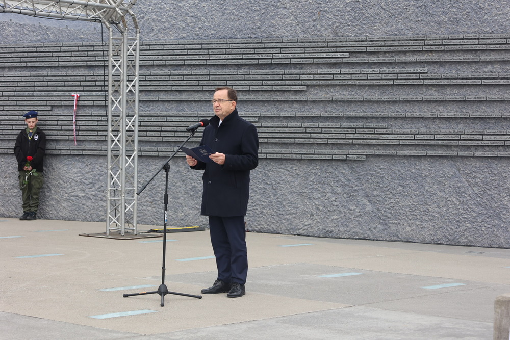 Obchody Narodowego Dnia Pamięci Polaków ratujących Żydów pod okupacją niemiecką. Na zdj. marszałek województwa podkarpackiego Władysław Ortyl – Markowa, 24 marca 2025. Fot. Katarzyna Gajda-Bator (IPN)