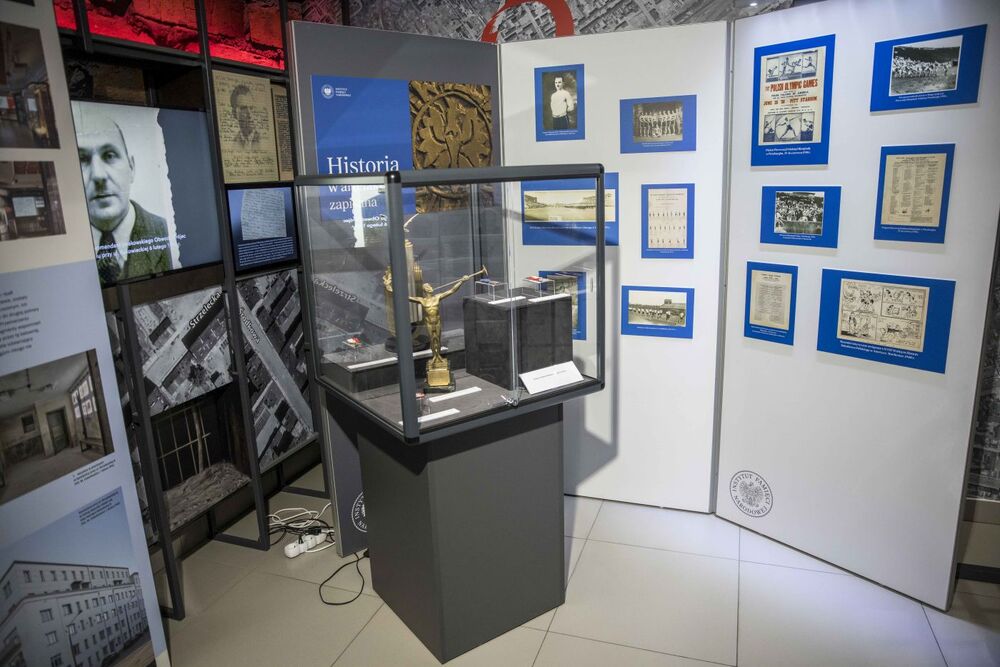 „Historia w artefaktach zapisana” – nowa wystawa Archiwum IPN w Izbie Pamięci Strzelecka 8 – Warszawa, 25 marca 2025. Fot. Katarzyna Adamów (IPN)