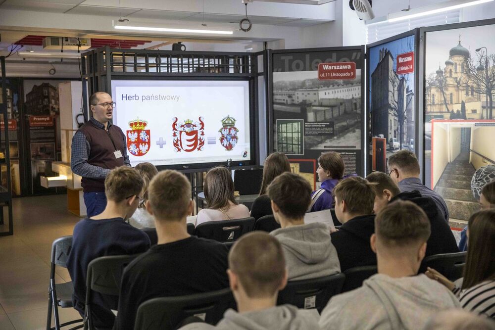 „Historia w artefaktach zapisana” – nowa wystawa Archiwum IPN w Izbie Pamięci Strzelecka 8 – Warszawa, 25 marca 2025. Fot. Katarzyna Adamów (IPN)