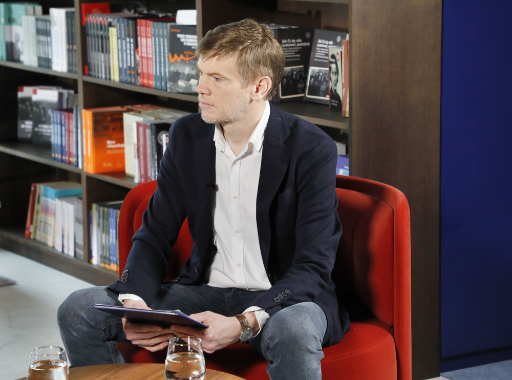 „44. rocznica zamachu na Ronalda Reagana”. Prof. Patryk Pleskot gościem cyklu „Historia toczy się dziś” – Warszawa, 28 marca 2025. Fot. Piotr Życieński (IPN)