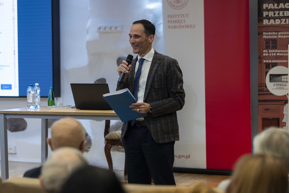 Uroczysty finisaż wystawy „Droga i dziedzictwo. Dzieje rodziny Moszoro /Camino y Legado. Historia de la familia Moszoro”. Na zdj. Bartłomiej Moszoro – Warszawa, 1 kwietnia 2025. Fot. Katarzyna Adamów (IPN)