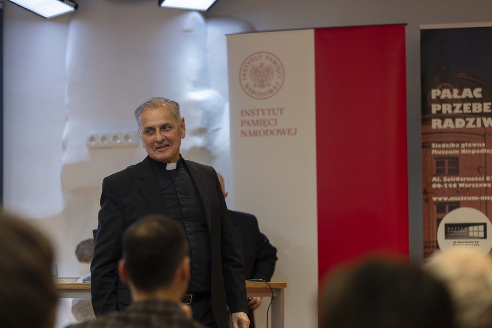 Uroczysty finisaż wystawy „Droga i dziedzictwo. Dzieje rodziny Moszoro /Camino y Legado. Historia de la familia Moszoro”. Na zdj. ks. Stefan Moszoro-Dąbrowski – Warszawa, 1 kwietnia 2025. Fot. Katarzyna Adamów (IPN)