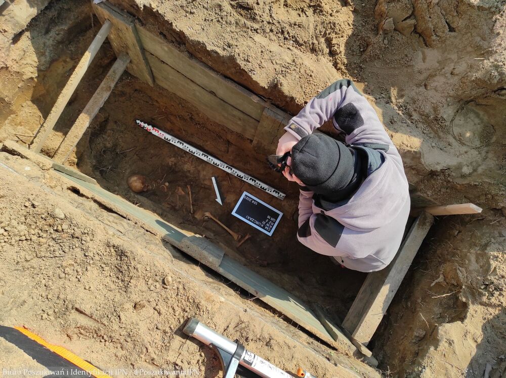 Na cmentarzu św. Wojciecha w Łodzi odkryto szczątki dzieci – ofiar niemieckiego obozu przy ul. Przemysłowej w Łodzi. Fot. Biuro Poszukiwań i Identyfikacji IPN