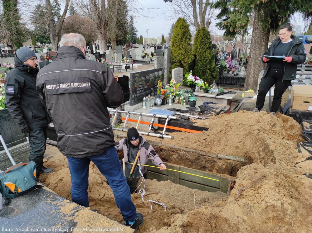 Na cmentarzu św. Wojciecha w Łodzi odkryto szczątki dzieci – ofiar niemieckiego obozu przy ul. Przemysłowej w Łodzi. Fot. Biuro Poszukiwań i Identyfikacji IPN