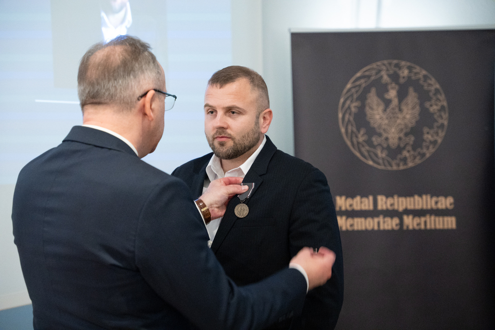 Uroczystość wręczenia medali Reipublicae Memoriae Meritum – Poznań, 2 kwietnia 2025. Fot. Bartosz Kochański (IPN)